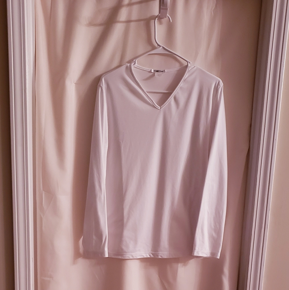 Cuddi Duds pullover V neck white top